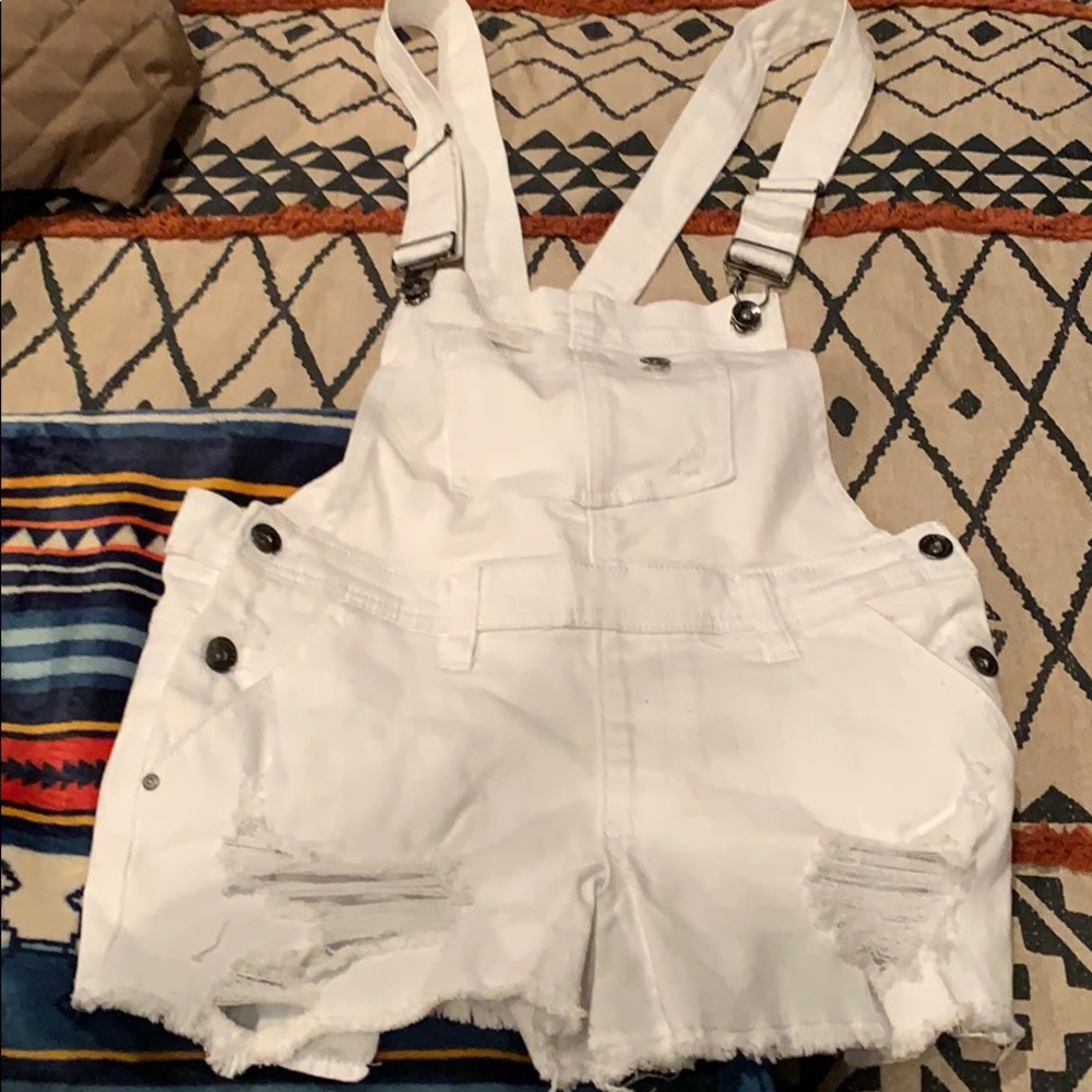 White jeans pull overs